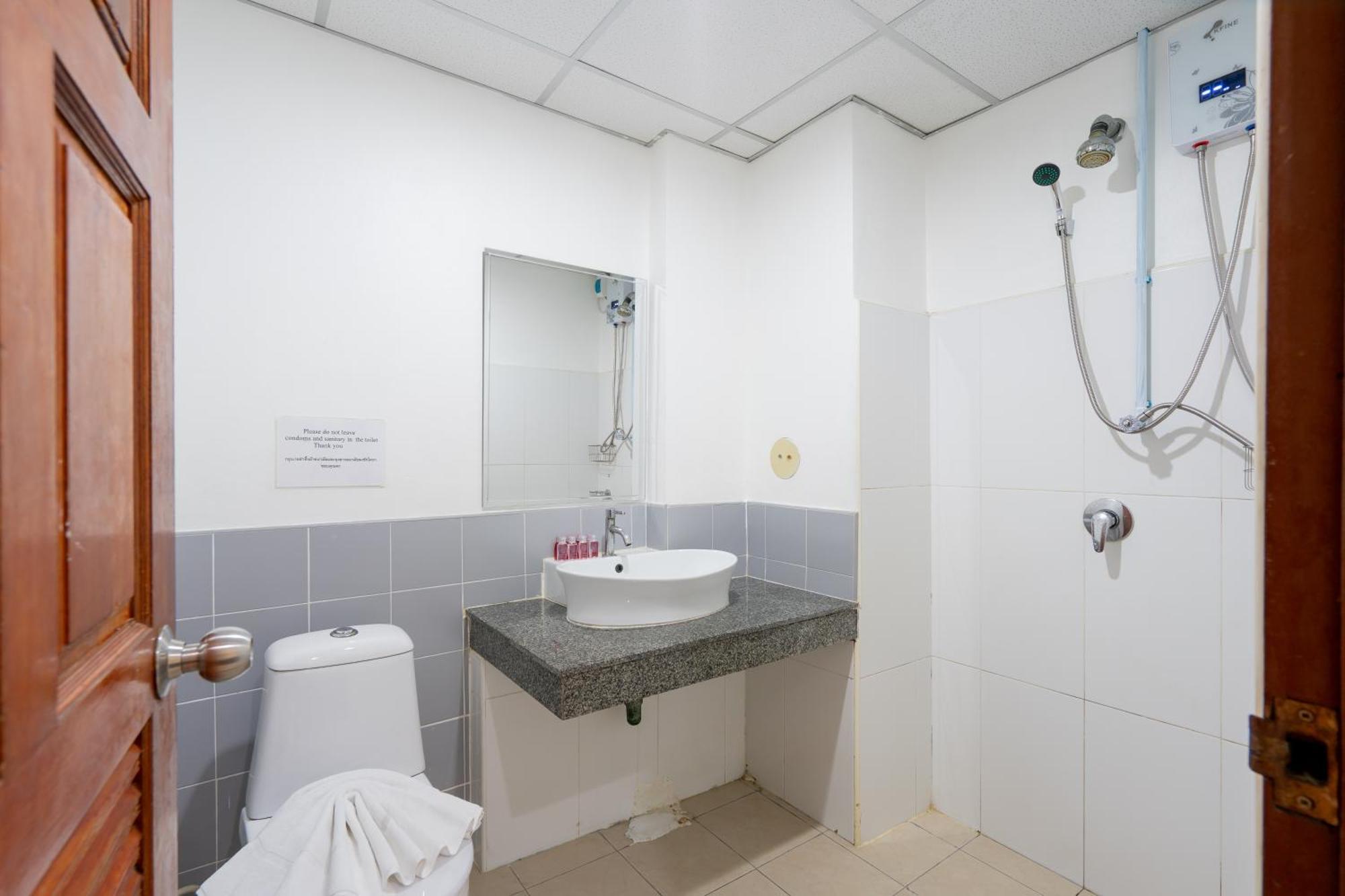 Square One Hotel Patong Zimmer foto