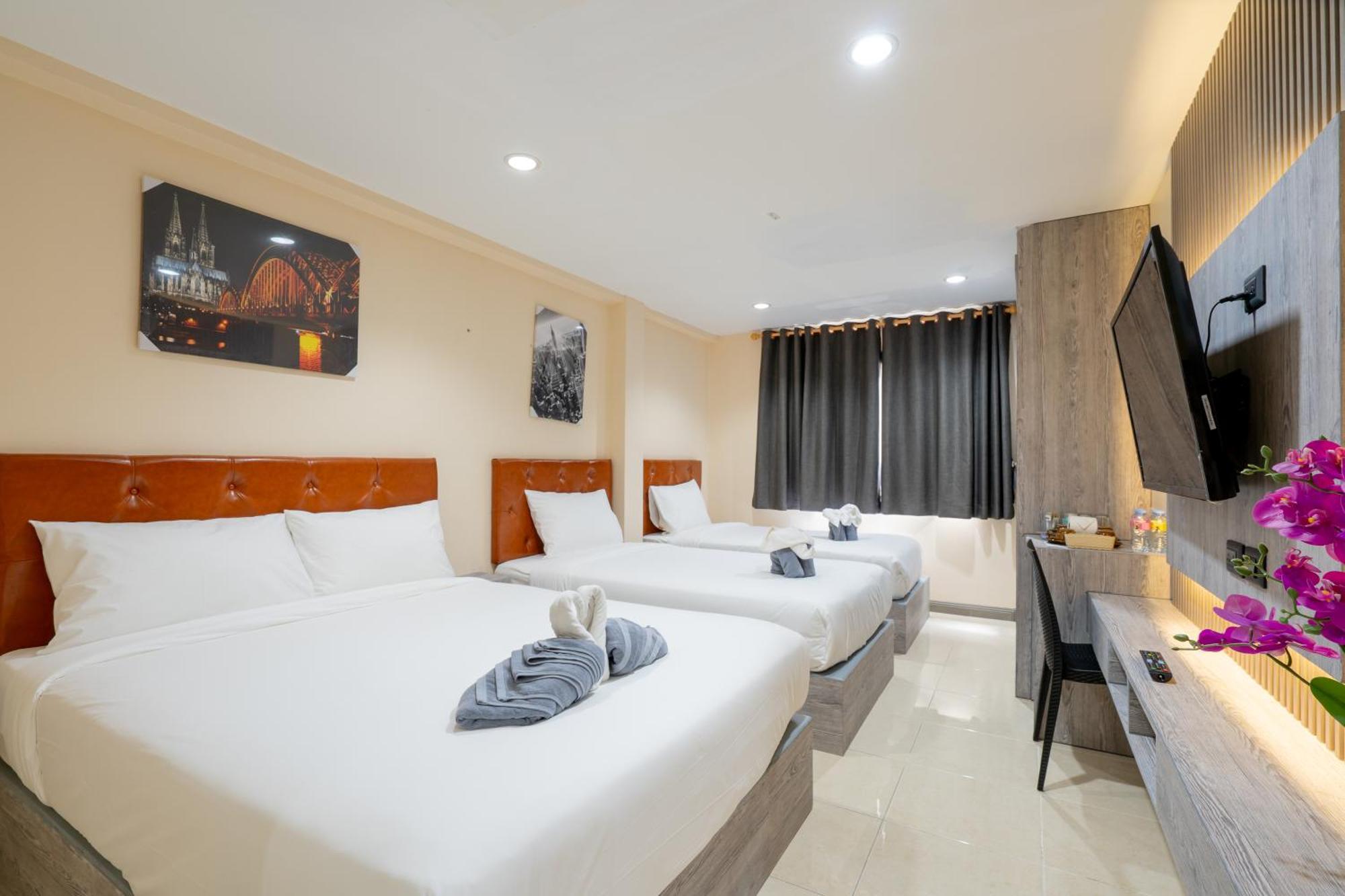 Square One Hotel Patong Exterior foto
