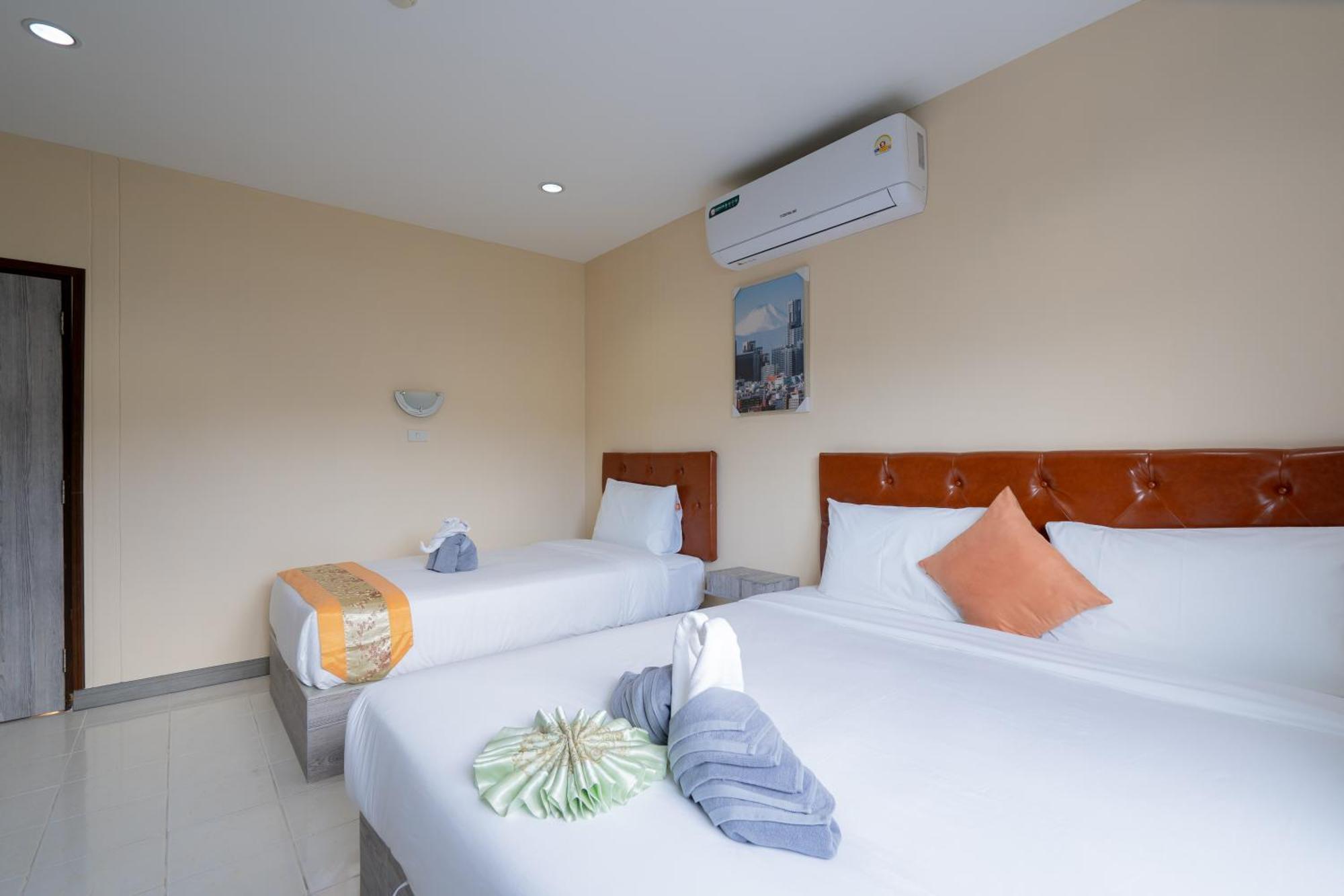 Square One Hotel Patong Exterior foto