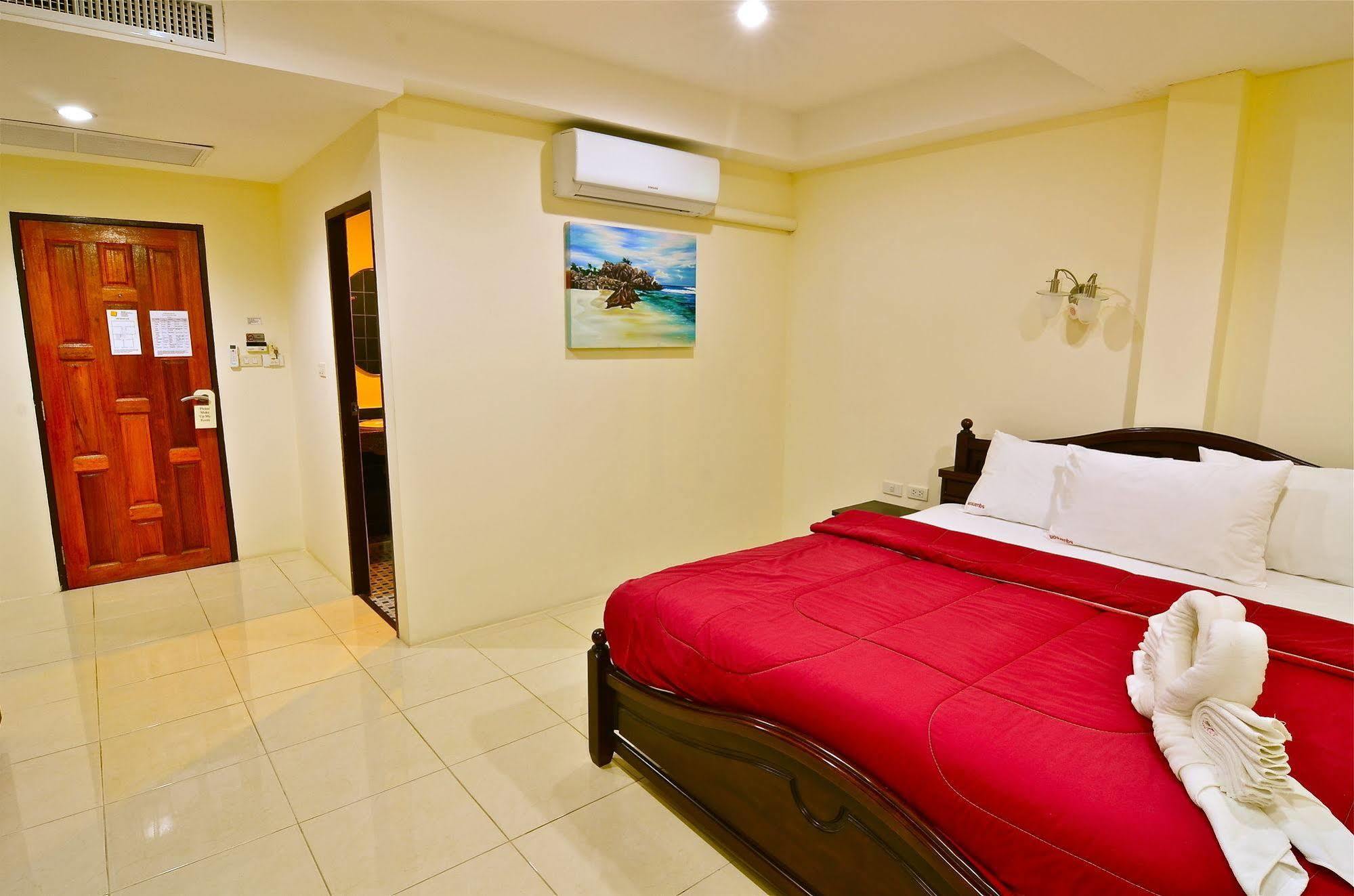 Square One Hotel Patong Exterior foto